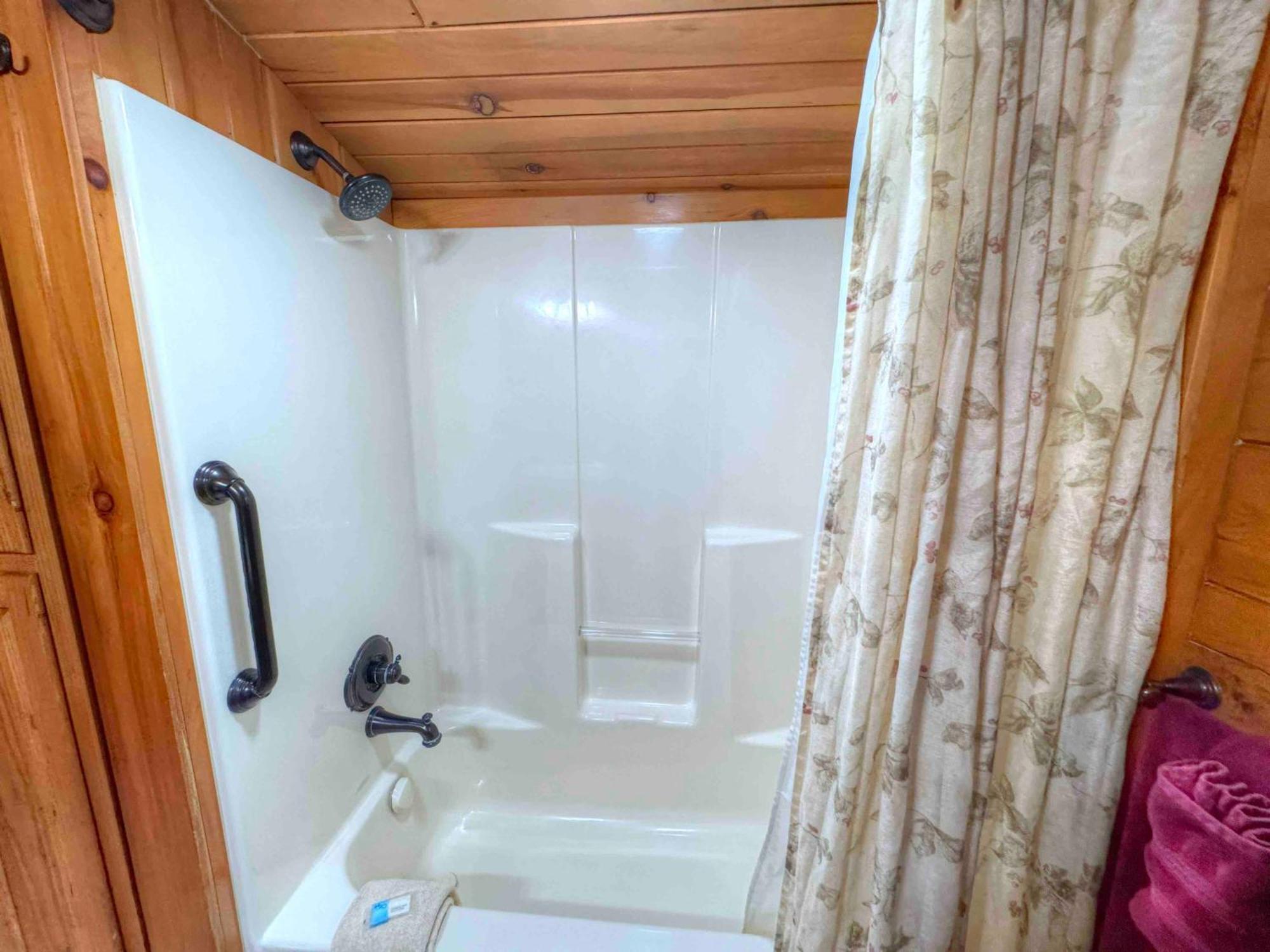 Ferngully Creek Cabins Millersburg Εξωτερικό φωτογραφία